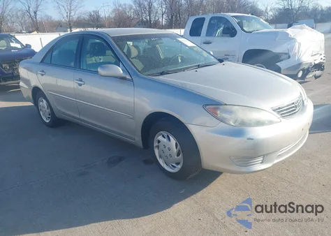 2005 Toyota Camry Le z USA, uszkodzony, nr VIN 4T1BE32KX5U066707